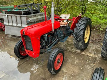 Online veiling - Masinai 533 Oldtimer tractor, Ophalen