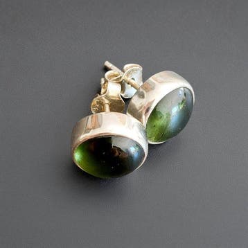 MOLDAVITE. Oorbellen van zilver 925. Ambachtelijke
