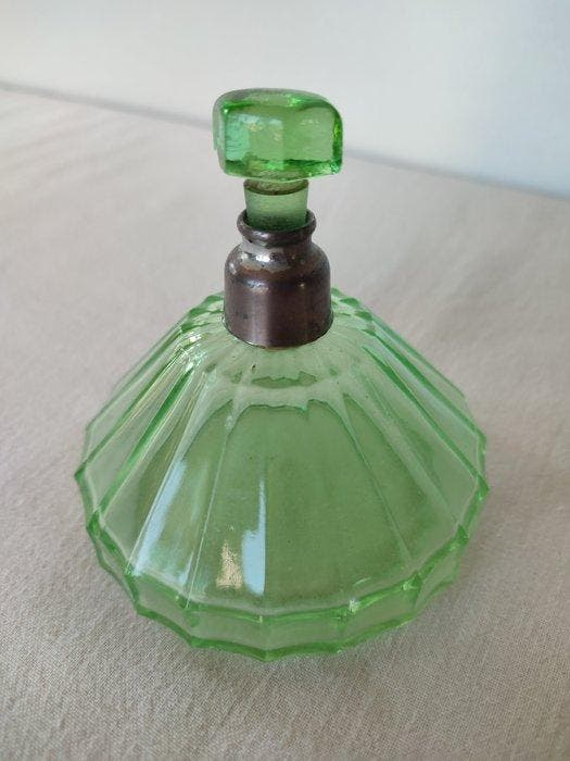 Flacon à parfum Art Déco en verre d’ouraline / uranium –, Antiquités & Art, Curiosités & Brocante