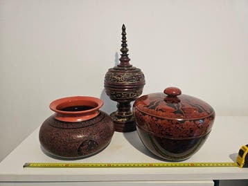 Offervaas (3) - Hout - Drie Birmaanse containers