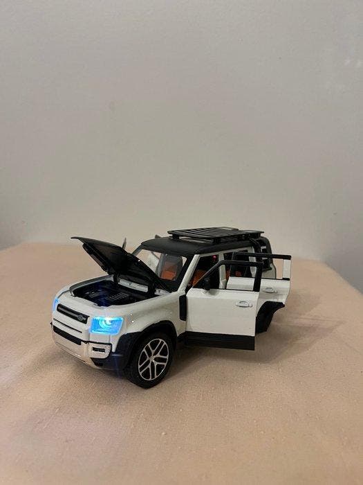 1:22 - Modelauto - Land Rover Defender, Hobby en Vrije tijd, Modelauto's | 1:5 tot 1:12