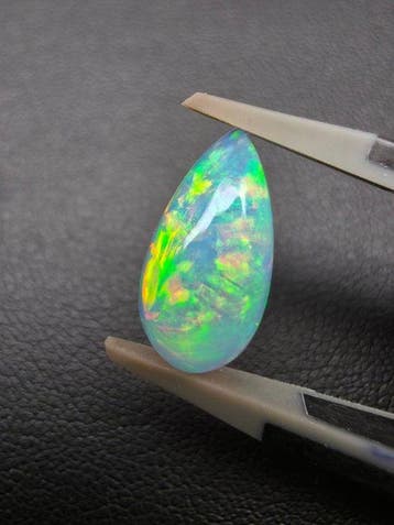 Opale naturelle de 3,5 ct Cabochon- 0.7 g