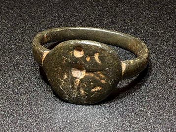 Middeleeuwen, kruisvaardersperiode Brons Ring met een
