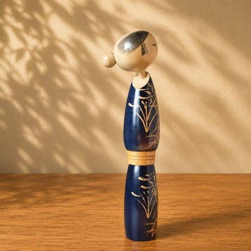 Kokeshi créative « Moon Shadow » par Sato Suigai, artiste