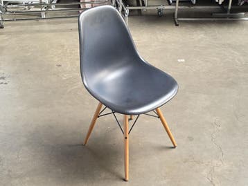 2x (8x) Stoelen Vitra Aemes, Nieuw in verpakking