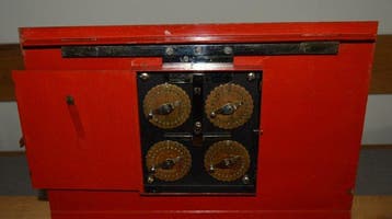 GOETZ & CO - Brandkast - IJzer - oude geldkassette