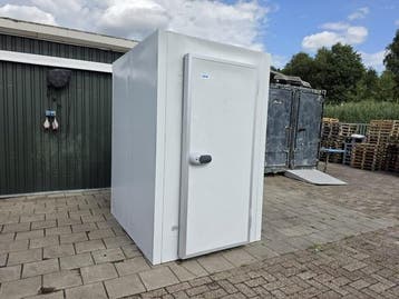 Vriescel 137 x 177 x 220 cm stekker klaar