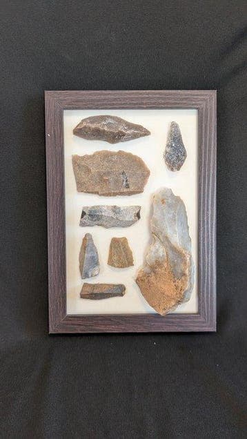 Paleolithisch Vuursteen collectie op gereedschapskader: