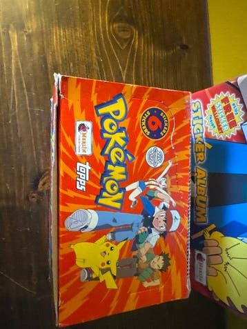 Topps/Merlin Pokémon Stickers - Empty album + 100 packs, Nieuw