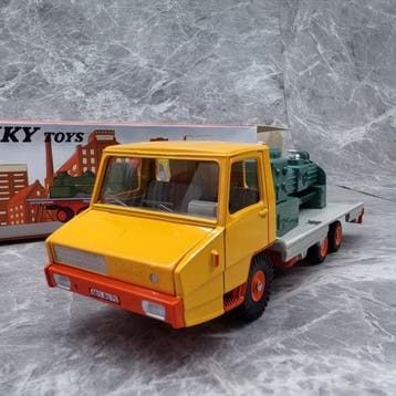 Dinky Toys 1:43 - Camion miniature (2) - Saviem flatbed