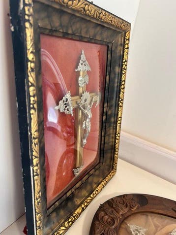 Antiek Crucifix (2) - Devotioneel bolglas – sierlijke