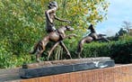 sculptuur, diana met 2 windhonden - 32 cm - brons marmer