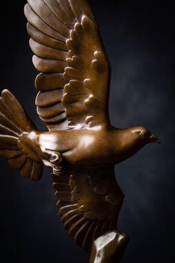 Beeld, Vliegende duif 39 cm . Naar: Milo - 39 cm - Brons,