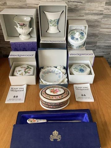 Collectie merkartikelen - Chinees servies en sierdoosjes -