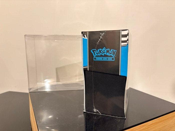 Pokemon MINT Black Bolt ETB + CASE, Hobby en Vrije tijd, Verzamelkaartspellen | Pokémon
