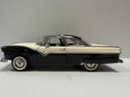 Danbury Mint 1:24 - Modelauto - 1955 Ford Fairlane Crown, Nieuw