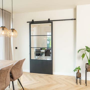 Stalen Schuifdeur Zwart 3 Vlaks met kickplate Helder glas*