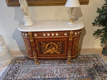 Louis XVI commode, Maison & Meubles