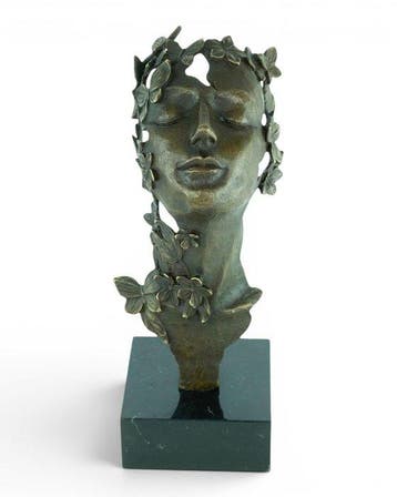 Milo (1910-1978) - sculptuur, Dreaming Female Surrounded by