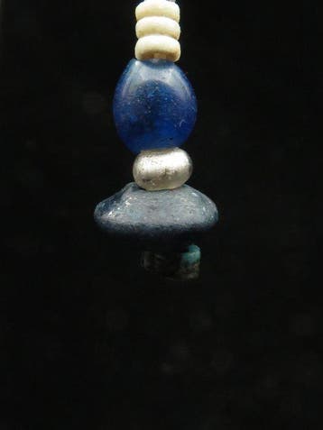 Oud-Egyptisch Oorbellen gemaakt van glas en faience