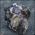 Saphir bleu royal naturel sur matrice 290,45 ct provenant du
