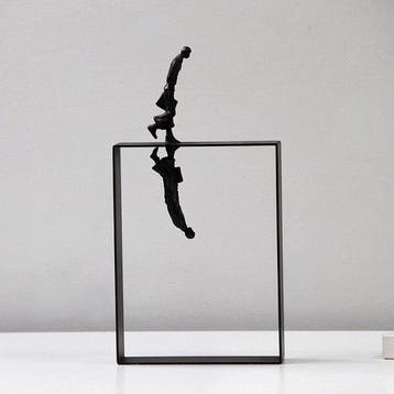 sculptuur, The Walker — Modern black metal sculpture,