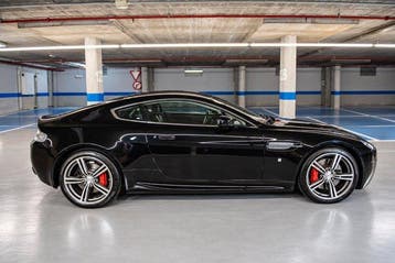 Aston Martin - V8 Vantage - 2008