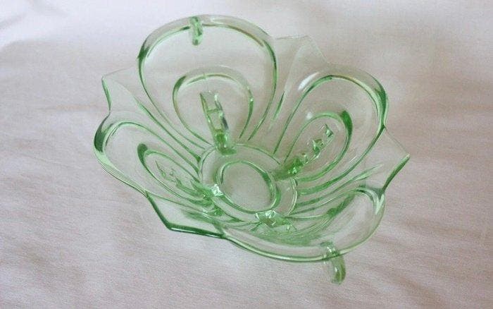August Walther & Söhne - Plateau - Irene - verre pressé -, Antiquités & Art, Antiquités | Verre & Cristal