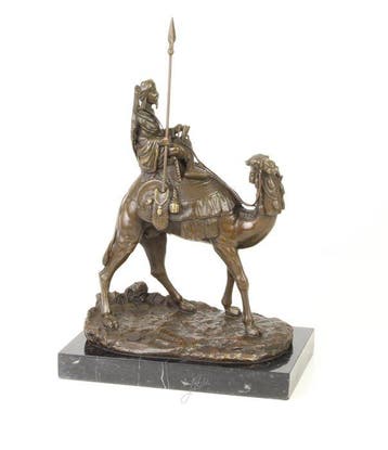 Statue, Dromedaris met rijder. Naar: A.Leonard - 32 cm -
