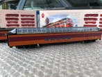 Walthers H0 - Modeltrein personenwagen (2) - Twee autos van