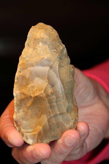 Neolithisch Vuursteen Uitgehouwen bijl - 113 mm (Zonder