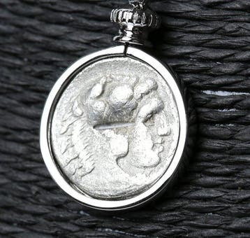 modern Zilver Hanger met de oude Griekse drachme van