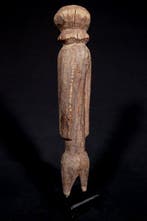 Figuur - Moba-standbeeld op een sokkel - 28 cm - Togo