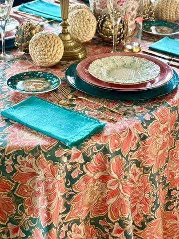 Tafelkleed met grote exotische bloemen voor ruime tafels., Antiek en Kunst