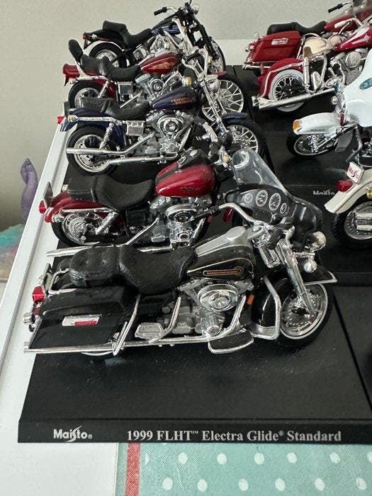Maisto 1:18 - Moto miniature (40) - Harley-Davidson Electra, Hobby & Loisirs créatifs, Voitures miniatures | 1:5 à 1:12