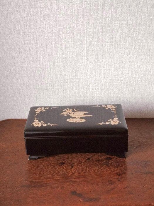 Doos - Japanse lakjubako met vogel- en bloemmotief in maki-e, Antiquités & Art, Antiquités | Autres Antiquités