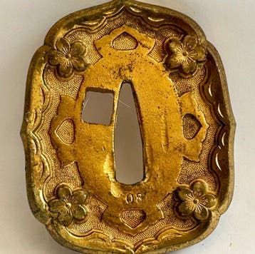 Japanse shin-gunt tsuba (zwaardhandbescherming) – Messing