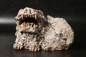 Crouching Shishi Bubbled Shino Glaze - Beeldje Steengoed -, Antiek en Kunst