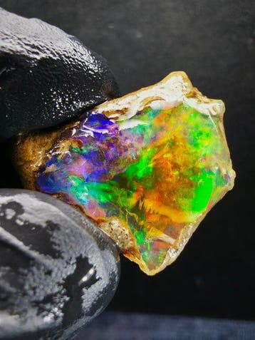 18cts Crystal Opal Specimen Ruw- 3.6 g