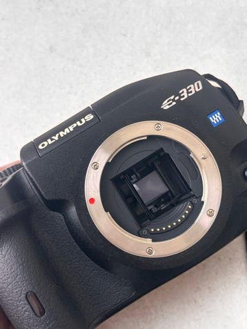 Olympus E-330 Four Thirds Digital SLR Camera - Zuiko Digital, Nieuw