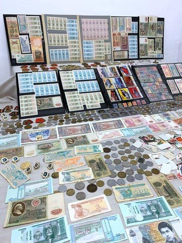 Monde. Collection of coins and banknotes and more (Sans prix