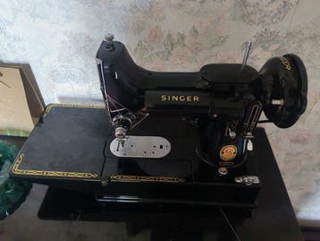 Singer Featherweight 222K Red S Naaimachine - Staal