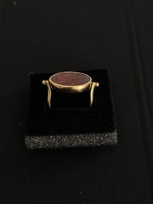 Oud-Romeins Jasper Intaglio, in een moderne 18-karaats, Handtassen en Accessoires, Antieke sieraden