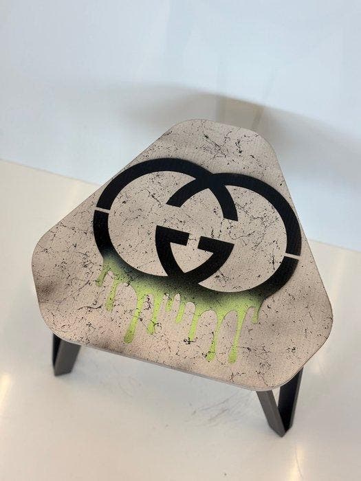 Rob VanMore - Triangle Tea by Gucci Drip Table S, Antiek en Kunst, Kunst | Designobjecten