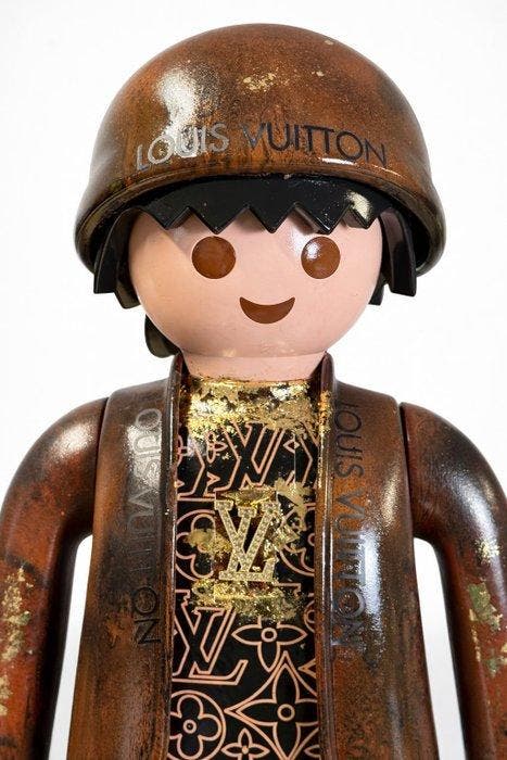 Daluxe Art - 1999 • XXL Louis Vuitton Playmobil (75cm), Antiek en Kunst, Kunst | Designobjecten