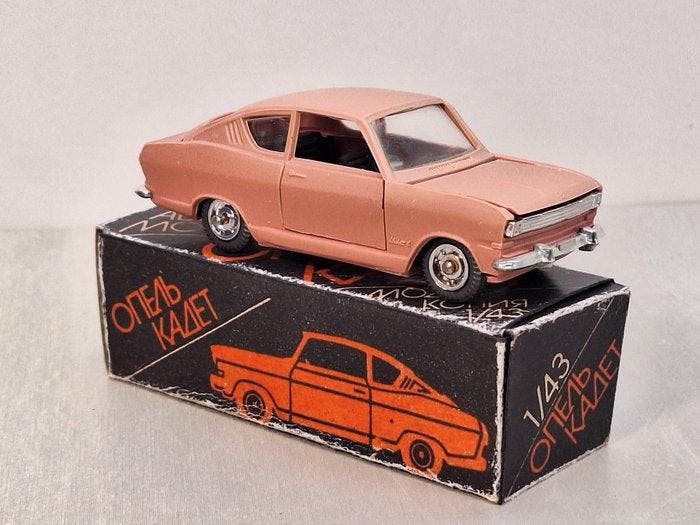 Opel Kadett Coupe A-13 Remake Made in USSR Plastic, Hobby en Vrije tijd, Modelauto's | 1:5 tot 1:12