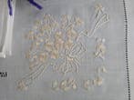 Tovaglia ricamata a mano in misto lino 12 posti tablecloth