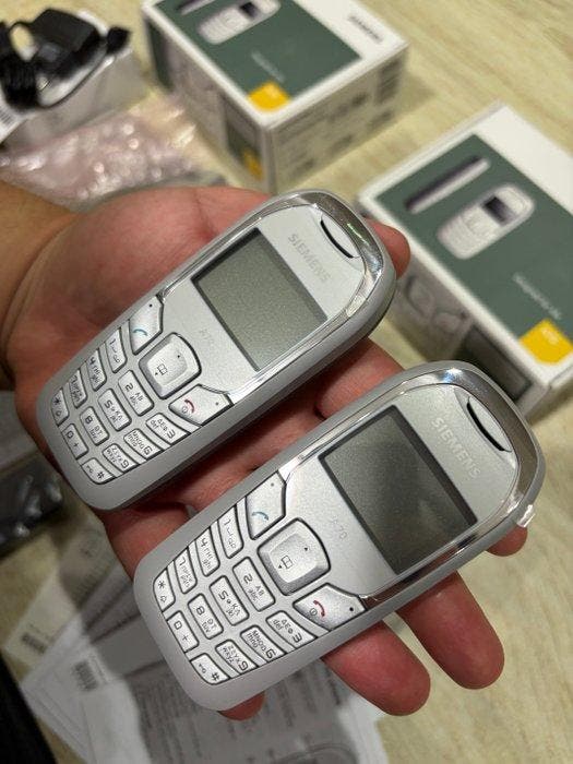 Siemens A70 - Mobiele telefoon (2) - In originele verpakking, Games en Spelcomputers, Spelcomputers | Overige Accessoires