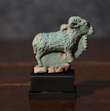 Het Oude Egypte zeldzame en grote amulet van faience in de, Verzamelen