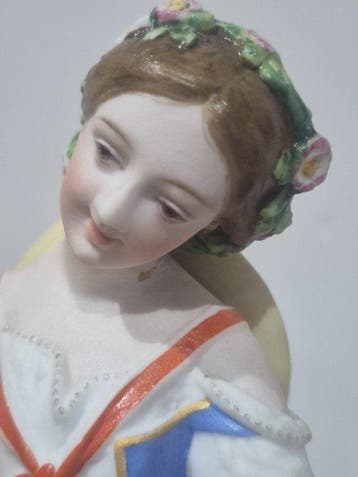 sculptuur, Pair of Hand-painted biscuit porcelain figures –
